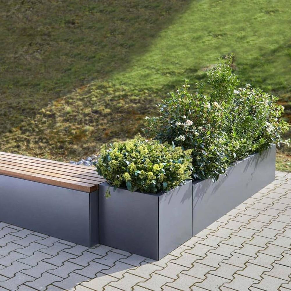 Pflanzkasten mit isolierender Innenverkleidung