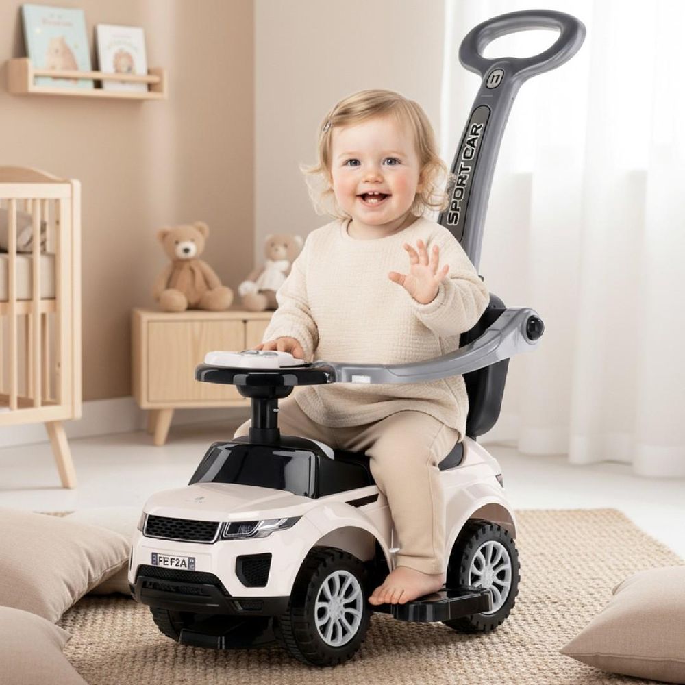 Enfant assis sur le porteur SUN BABY avec dossier haut et siège confortable.