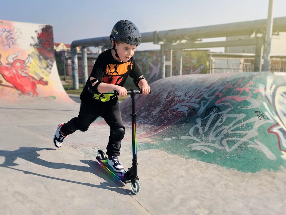 Kidwell ORIX PLUS Kinderfahrradhelm Kinderhelm verstellbar Skatehelm Fahrradhelm für Mädchen Jungen Fahrrad Roller Inliner Scooter