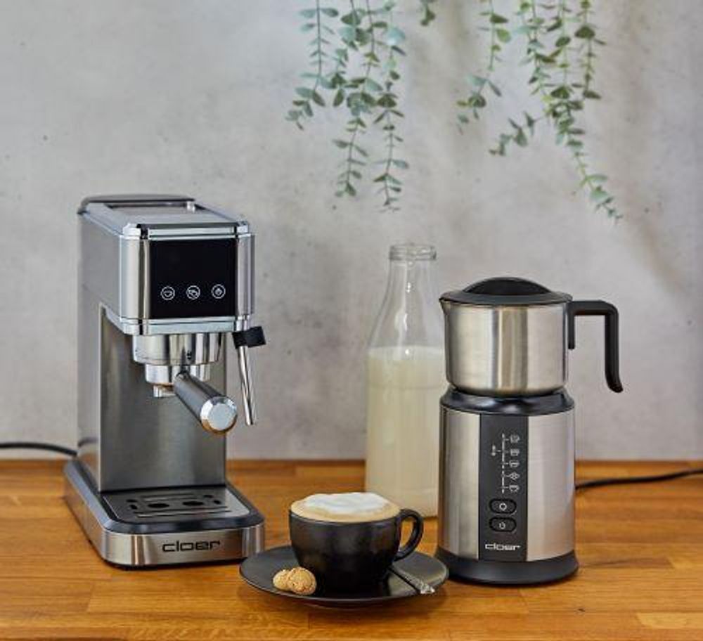 Bereite dir gleichmäßig feinporigen Milchschaum für einen leckeren Cappuccino zu.