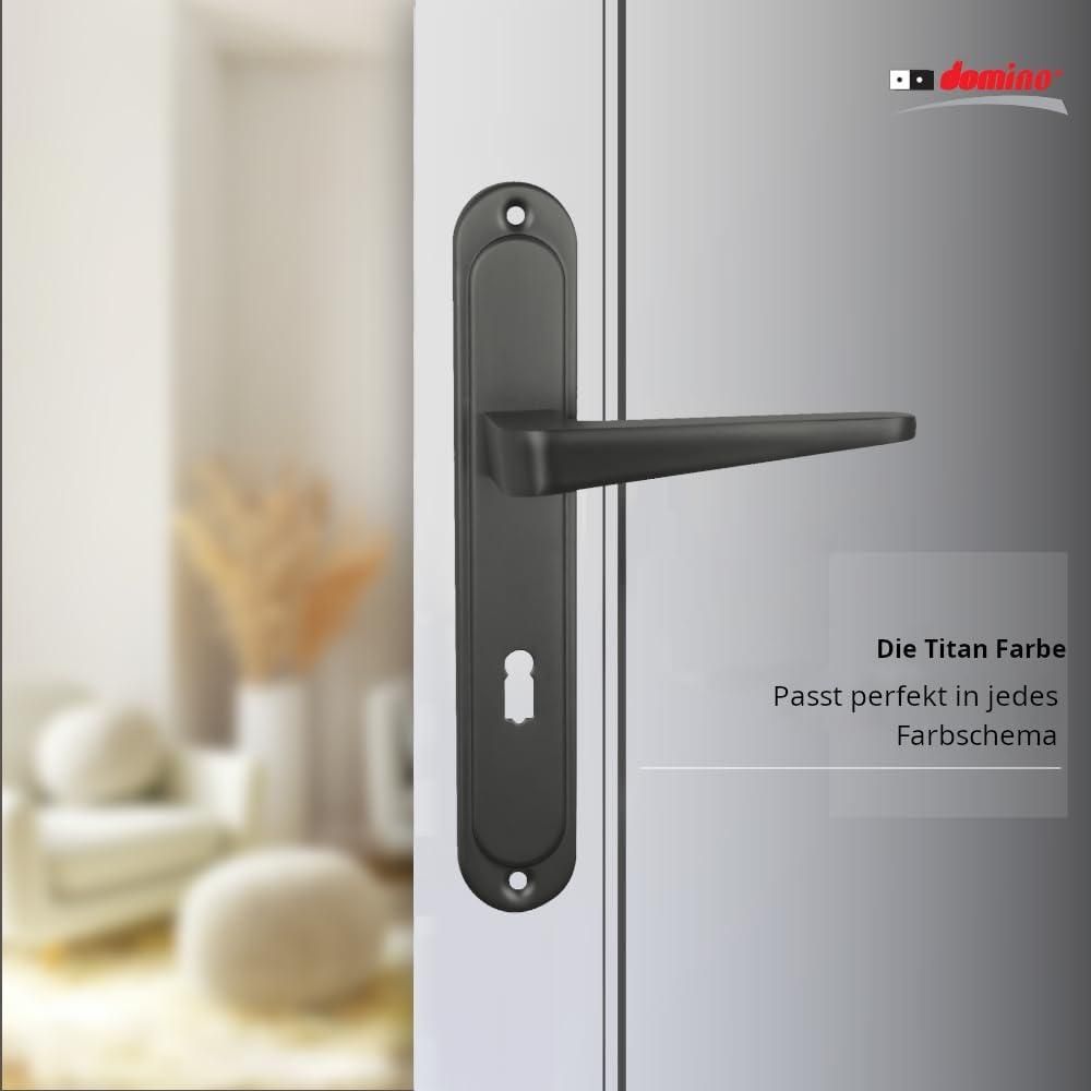 Domino Türgriff 72 Drückergarnitur BB-Buntbart Set | Langschildgarnitur | Türklinke für Zimmertür, Bürotür, Kellertür & Innentür | L-Form | Türbeschläge aus Aluminiuml | Titan | VITA M8