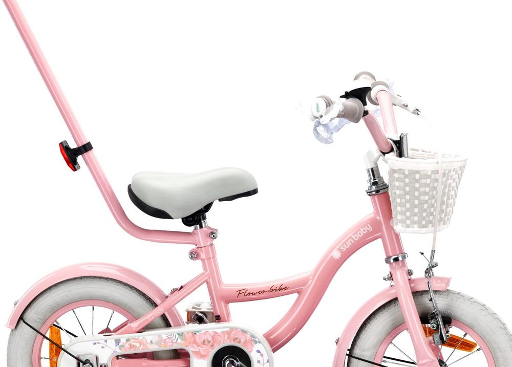 Lenker mit Korb und Klingel am Kinderfahrrad