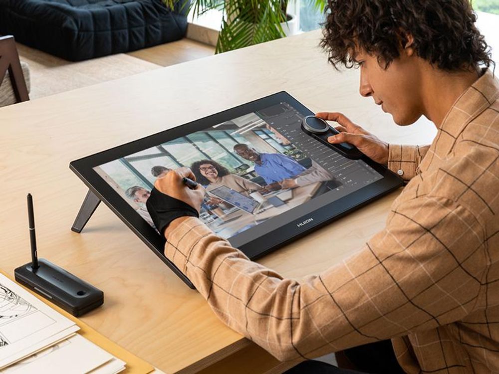 HUION Kamvas Pro 24 Gen 3 Grafiktablett mit Display, 23,8" 4K-UHD-Zeichenmonitor, neues PenTech 4.0,16384 Druckstufen mit Zwei Batterielosen Stiften