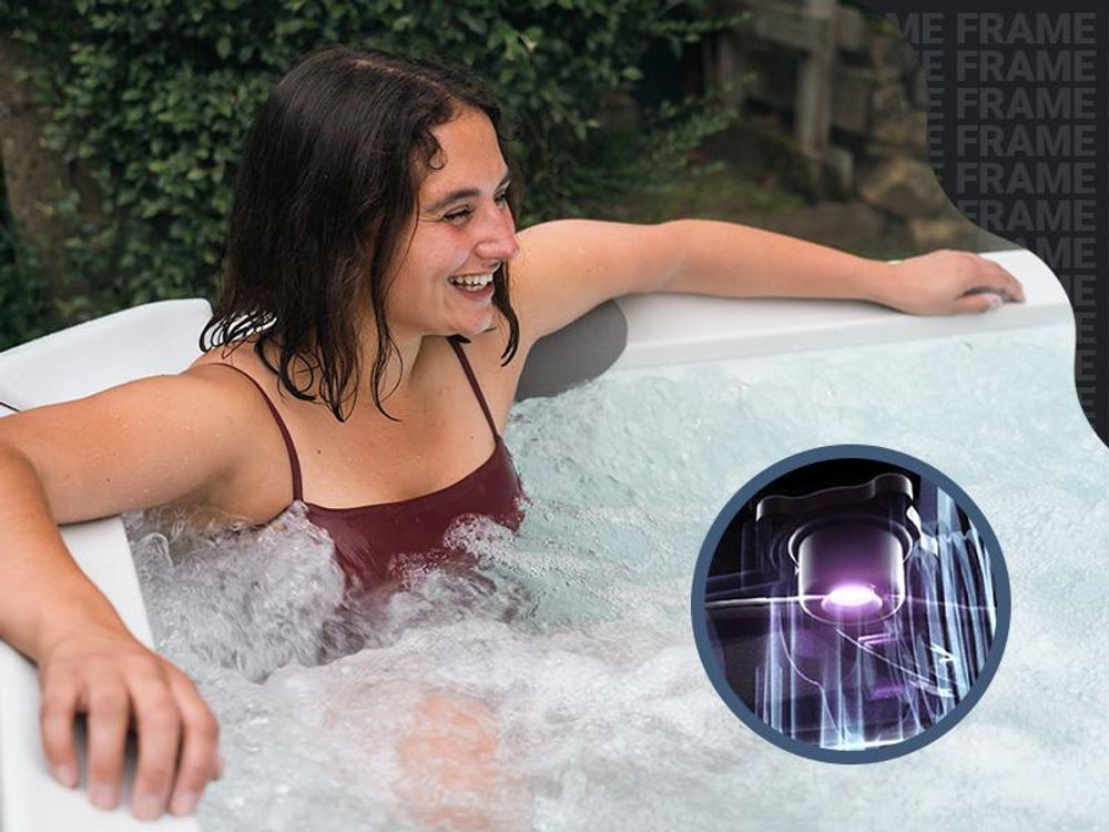 Miweba MSpa Outdoor Whirlpool Frame Tribeca | 6 Personen - App Steuerung - Holzoptik - Feste Außenwand - Jacuzzi - UVC+ - Winterfest - 160x160x65cm