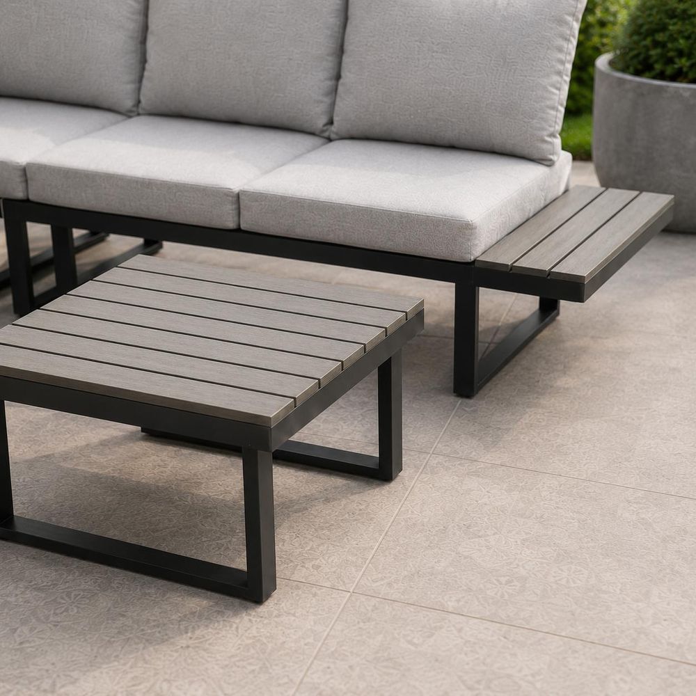 Gartenlounge Pisa mit stabilem Gestell und Tisch in Holz-Kunststoff-Optik