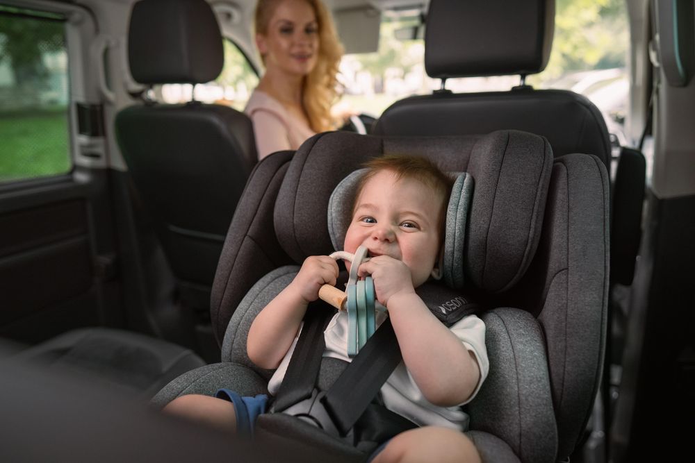 Osann Eno360 S 2 Reboarder 360 drehbar mit Isofix, Kindersitz ab 1 Jahr, 40-150 cm, mitwachsend, ab Geburt nutzbar, sicher und komfortabel - Nero