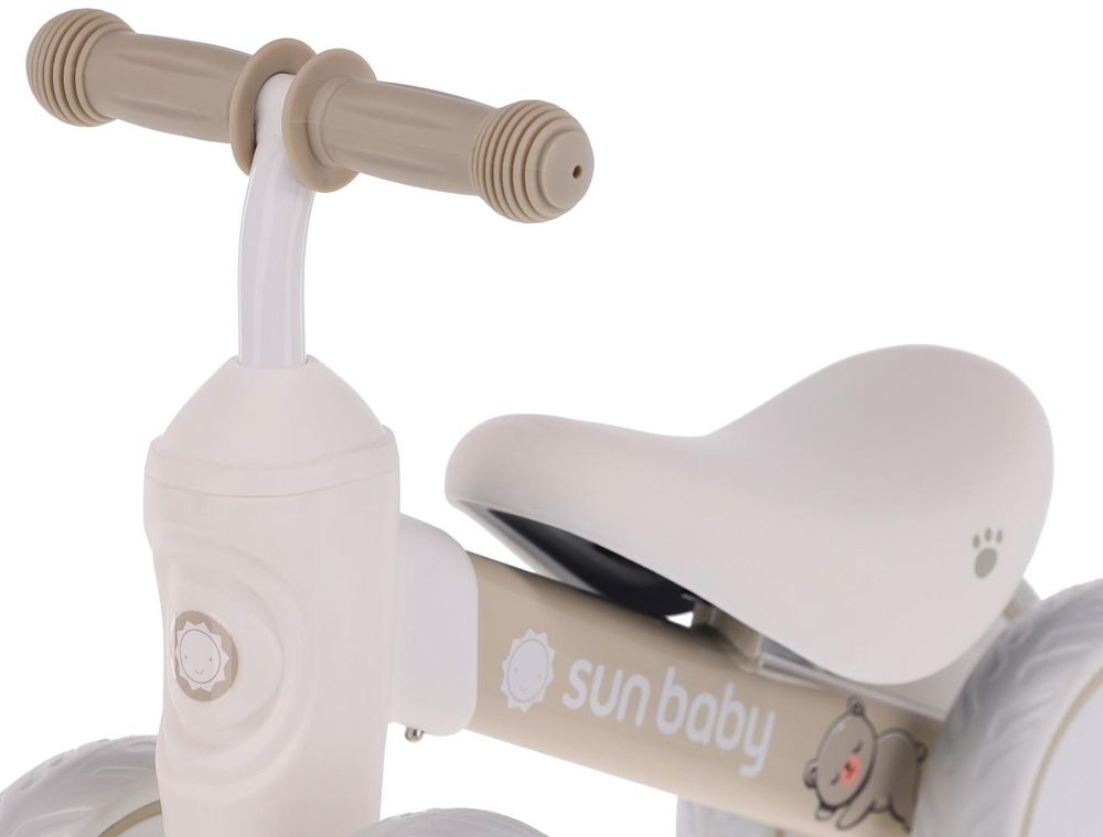 Detalle del manillar con empuñaduras antideslizantes de la bicicleta Sun Baby.