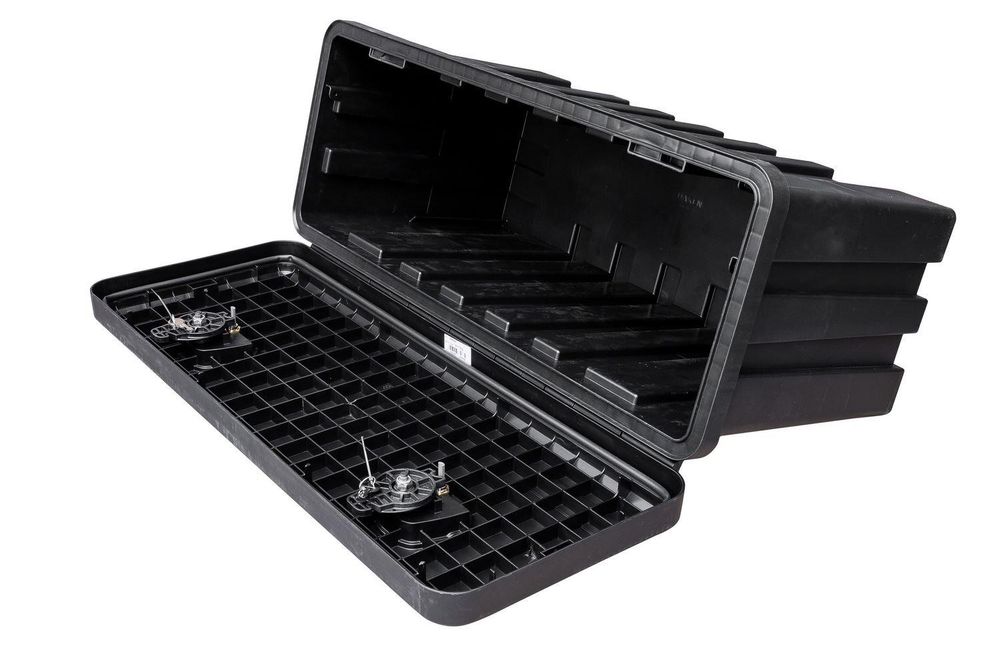 Sada nářadí DAKEN JUST 81109, 900 × 367 × 300 mm, úložný box o objemu 58 l pro nákladní automobily, přívěsy a návěsy, odolný proti nárazům, vodotěsný