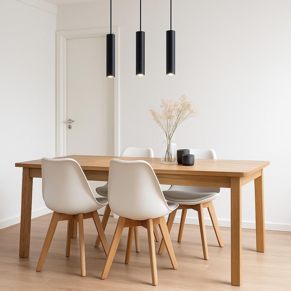 Moderne Pendelleuchte, stilvolle Beleuchtung in der Küche, drei Lichtpunkte.