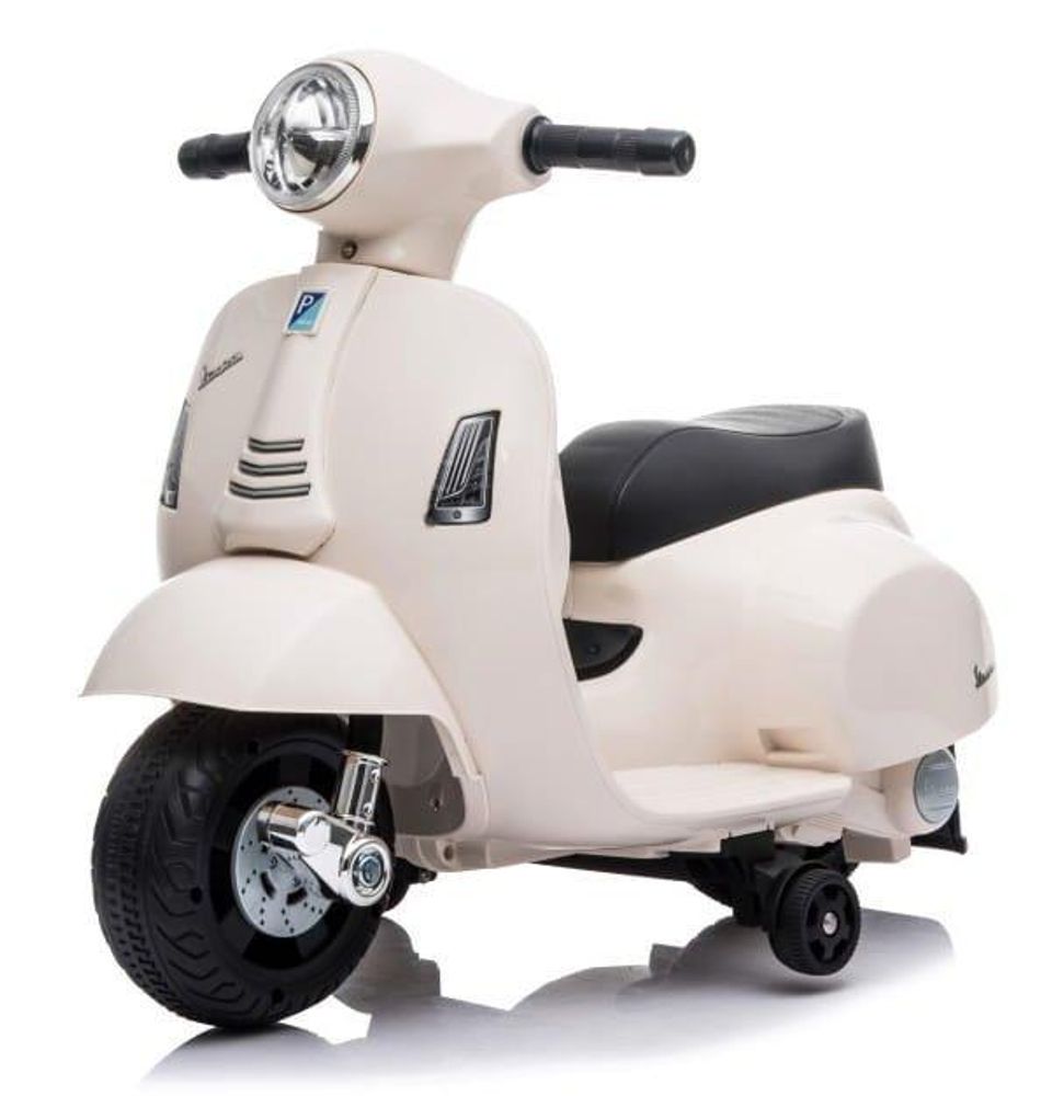 Primer plano del manillar y faro de la Vespa eléctrica SUN BABY.