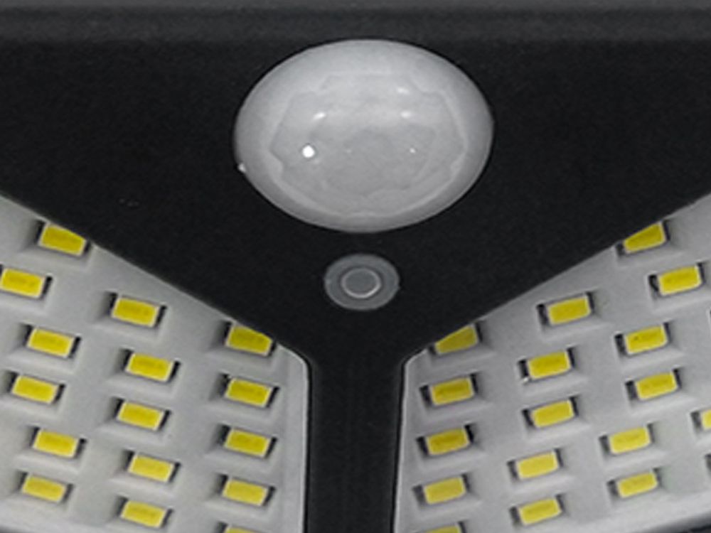 Solarleuchte, PIR-Bewegungsmelder integriert, Nahaufnahme des Sensors.