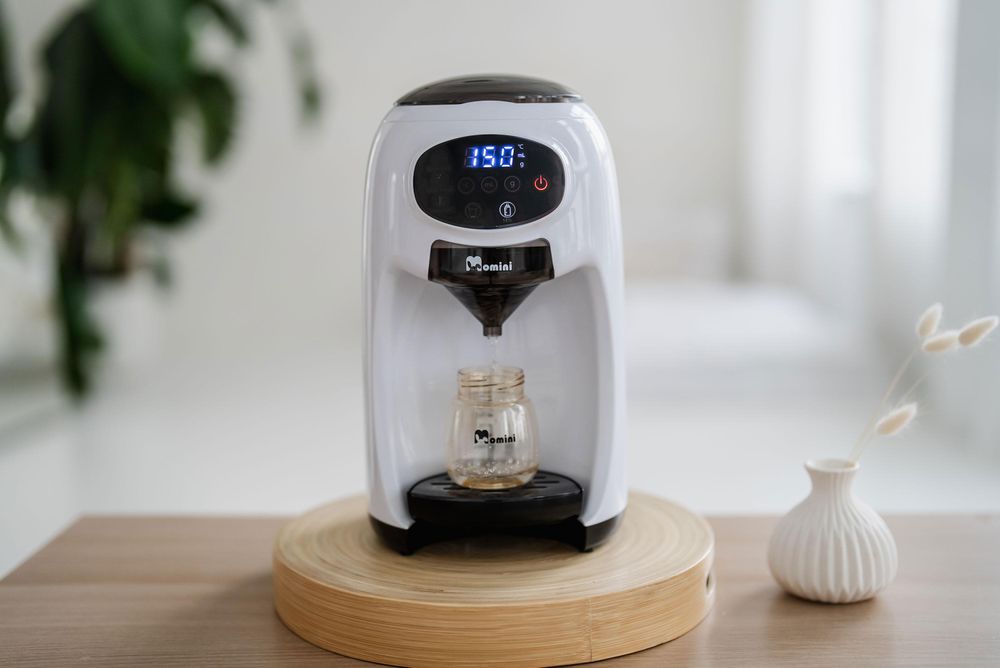 Ekspres do mleka modyfikowanego dla niemowląt 4 poziomy temperatury 980W automatyczne mieszanie – Momini Milk Formula Elite