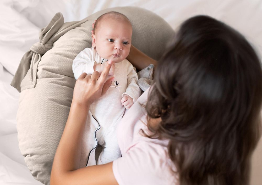 Neno Tula – ergonomiczna poduszka do karmienia dla mamy i dziecka
