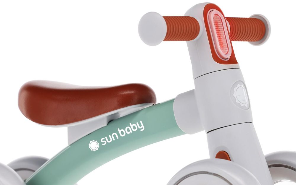 Detail riadidiel s LED osvetlením na odrážadle Sun Baby Zoomi