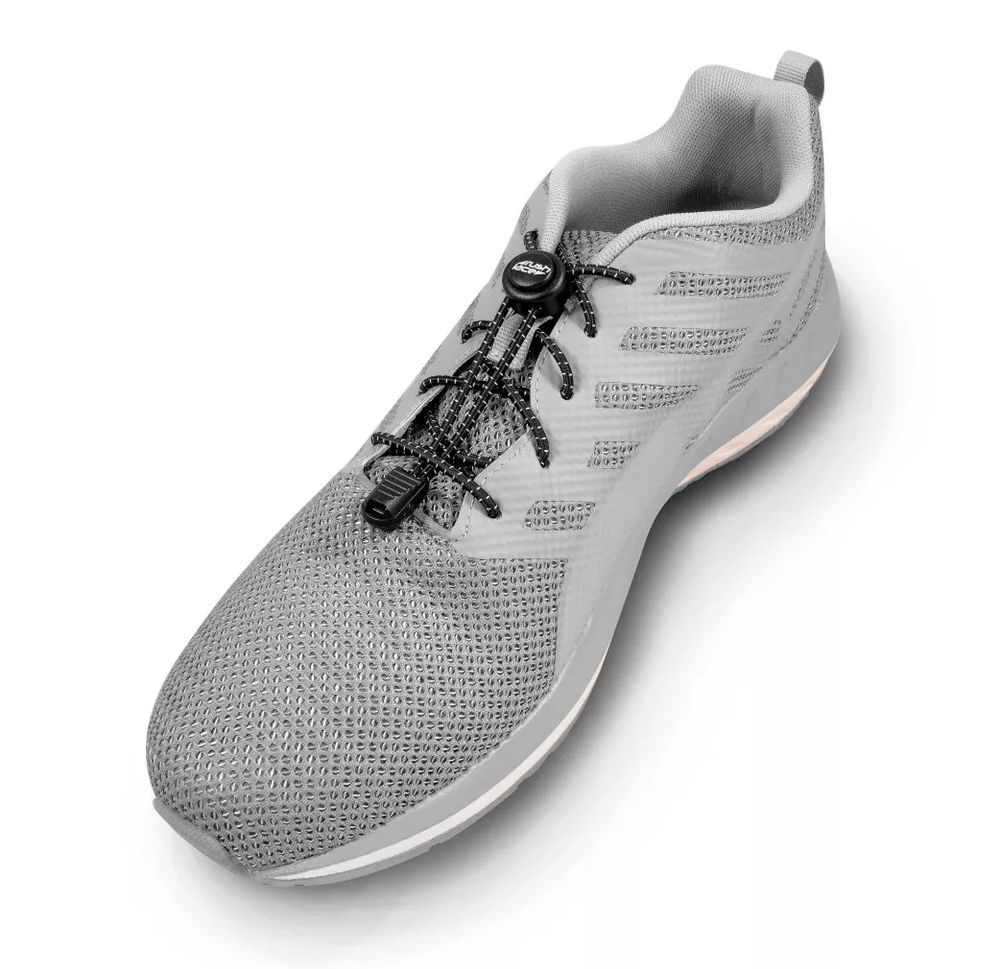 Das Bild zeigt Schuhe mit einem Schnellschnürsystem (Schnürsenkel) versehen