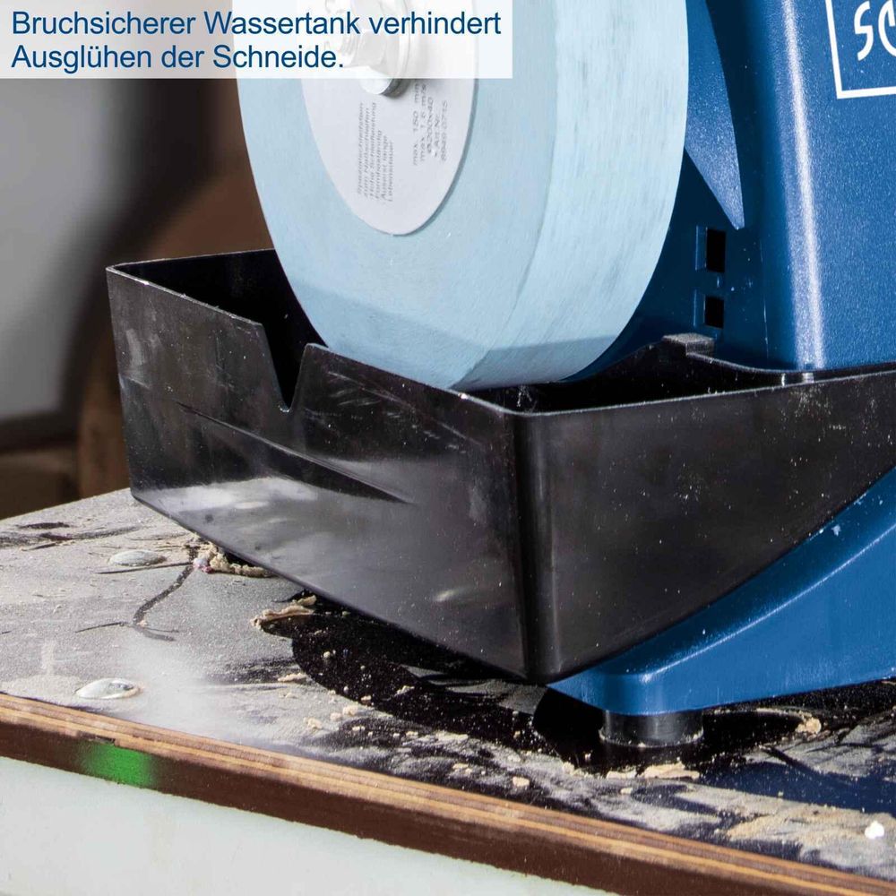Das Bild zeigt den Wassertank des Nass-Schleifsystem und seine Funktion bei der Anwendung.