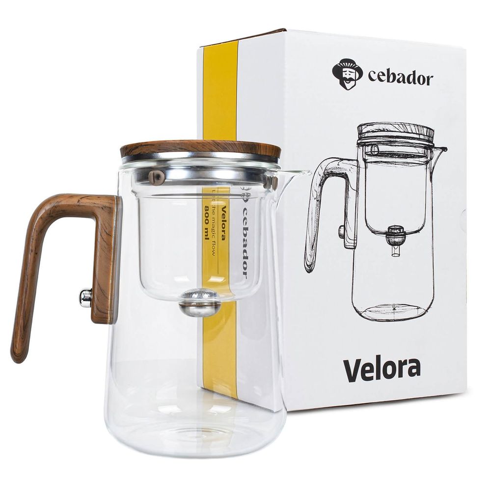 Cebador Velora Glasteekanne mit Holzoptik-Deckel und Griff vor der Verpackung