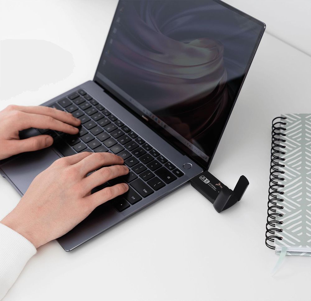 Externer WI-FI Netzwerk Adapter USB 3.2 WiFi 1300Mbps 2.4GHz 5GHz