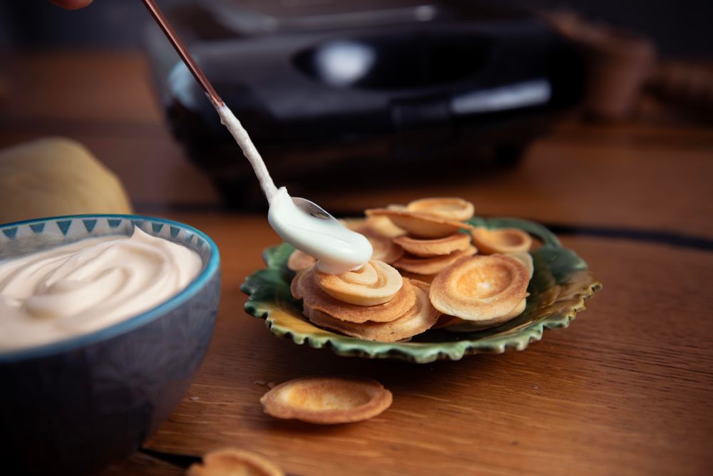 LEHMANN Macchina per Noci Dolci Elettrica, Rivestimento Antiaderente, 24 Mezze Noci per la Farcitura con Crema, 1700W