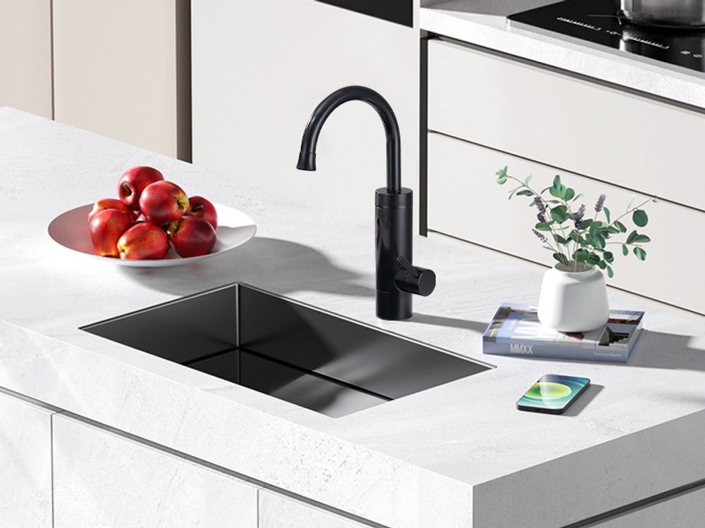 Homelody Elektrische Küchenarmatur mit Durchlauferhitzer, Smart Heater Spültischarmatur 360° drehbar, Schwarz Wasserhahn mit LED Temperaturanzeige