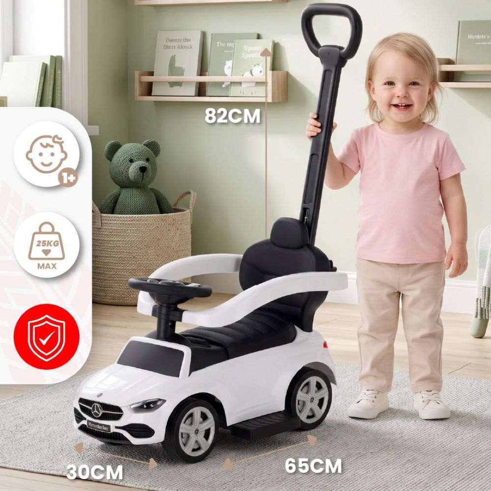Enfant debout à côté du porteur Mercedes-Benz, dimensions indiquées.