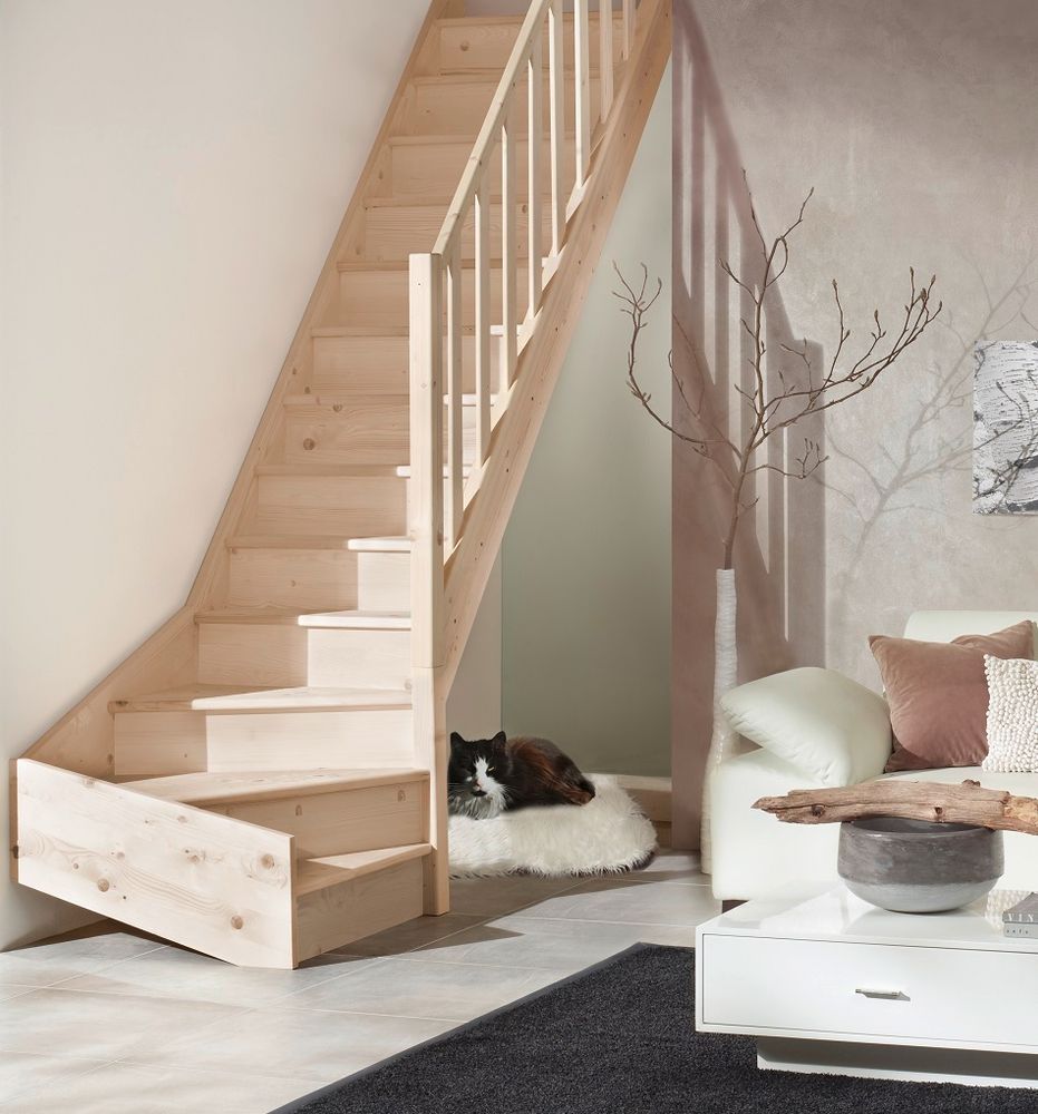 Holztreppe Intercon Casablanca | Fichte | 1/4 gewendelter Verlauf | Rechtswendelung | 60 cm Breite | einseitiges Geländer | mit Setzstufen