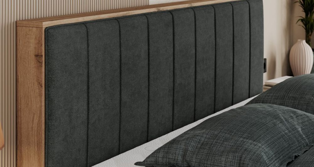 Vergrößern Sie das Kopfteil des Boxspringbettes, das Foto zeigt dunkelgrau Stoff