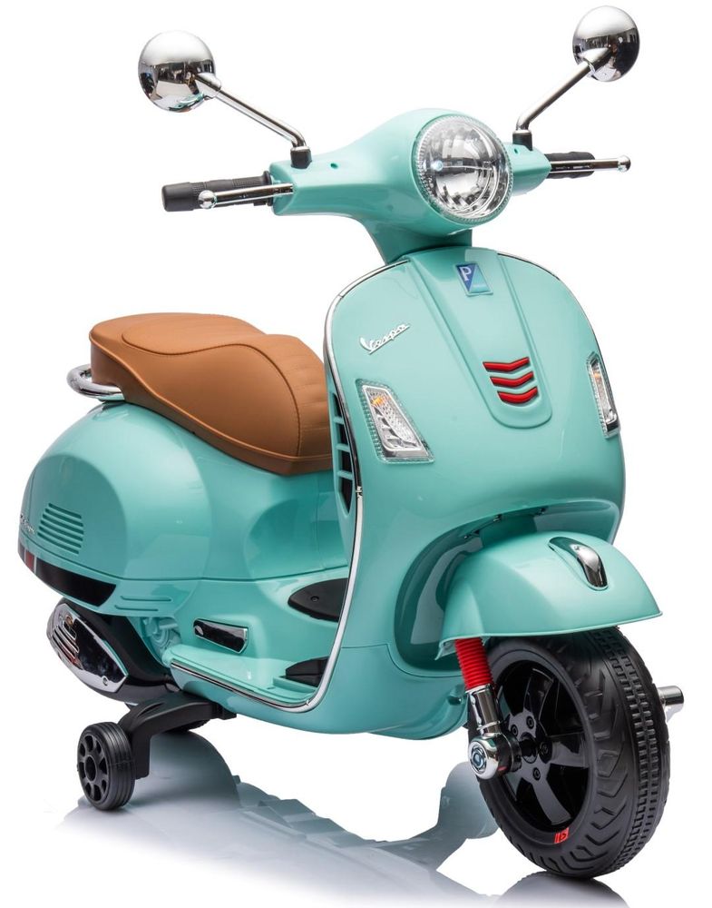 Vorderansicht der Vespa mit sichtbarem MP3-Bedienfeld und Lautsprecher