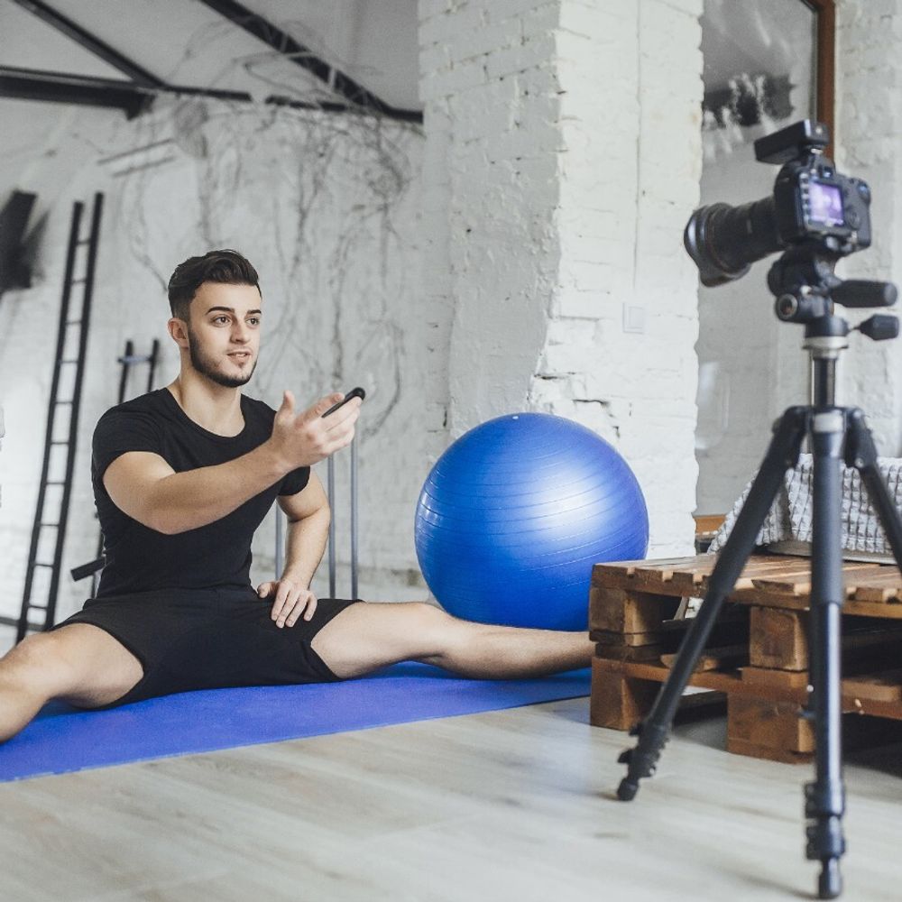 Gymnastikball 65cm mit Pumpe Pilates Ball Pilatesball Yogaball Yoga Fitnessball Sitzball Sportball Balance Belastbar Bürostuhl Bis 300kg Blau Retoo