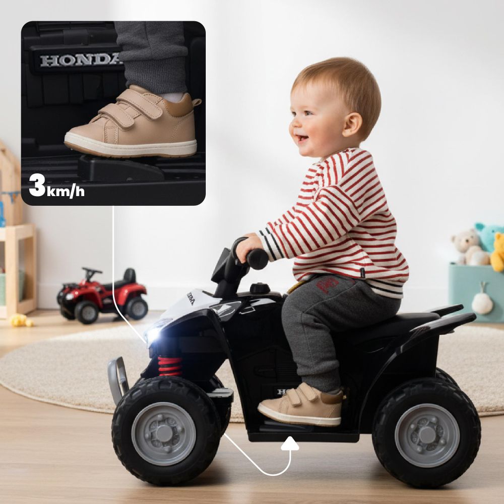 Dítě na quadu SUN BABY s detailním záběrem na nohy a rychlost 3 km/h.