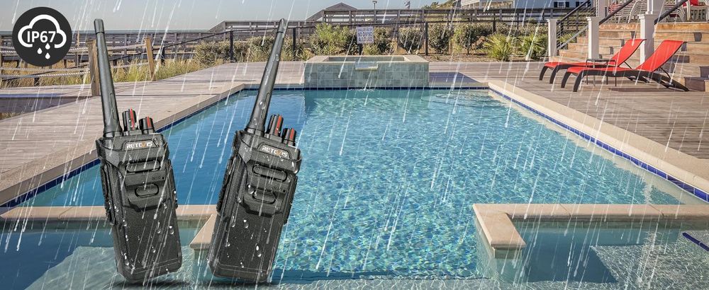 Retevis RT648 Funkgeräte set, Walkie Talkies mit USB Ladestationen, IP67 Wasserdicht, 1200mAh Batterie, Notfallalarm, VOX, Squelch, CTCSS / DCS, für Familienaktivitäten (2 Stück, Schwarz)