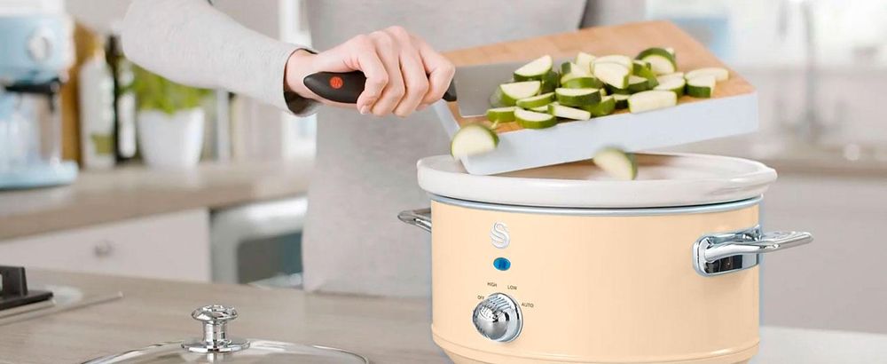 Swan Retro SF17031CNEU Slow Cooker 6,5L Abnehmbarer Kochbehälter, PFOA- und PTFE