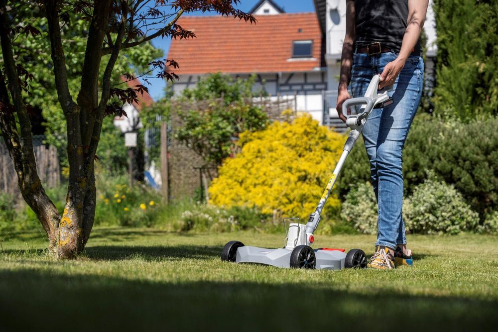 IKRA Akku Rasentrimmer & Mäher 2in1 IART 2030 F | 20V | 30 cm Schnittbreite | drehbarer Schneidkopf | inkl. Akku 2,0 Ah & Ladegerät