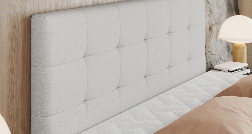 Vergrößern Sie das Kopfteil des Boxspringbettes, das Foto zeigt weiss Stoff