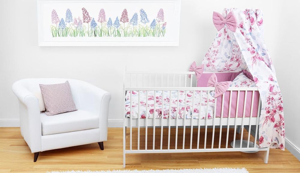 7-teiliges Babybett Set von Amilian mit Bettbezug, Kissenbezug, Nestchen und Betthimmel