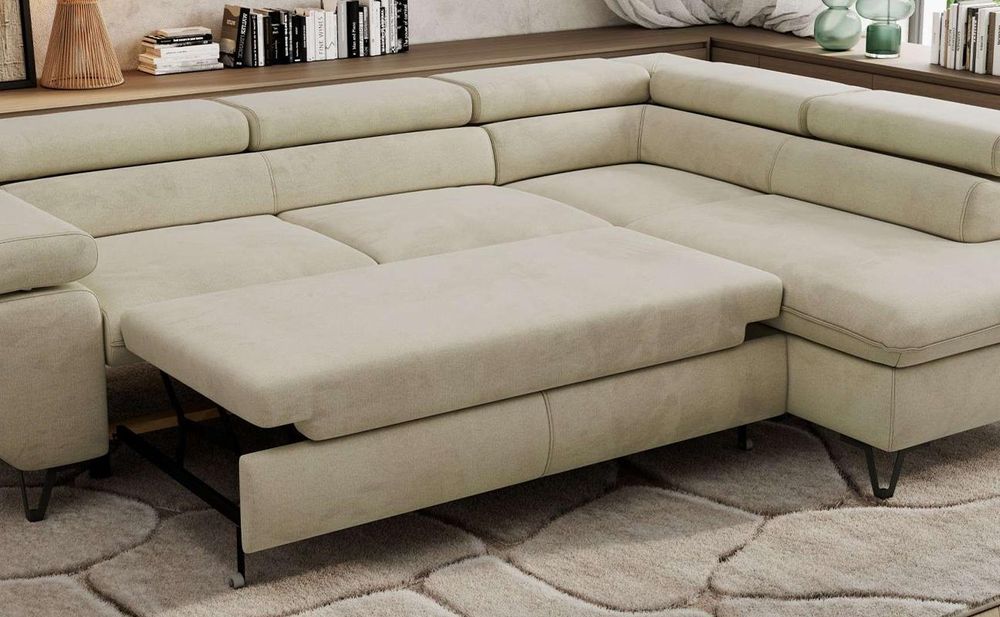 Graues Sofa mit ausgezogener Schlaffunktion im modernen Wohnzimmer.