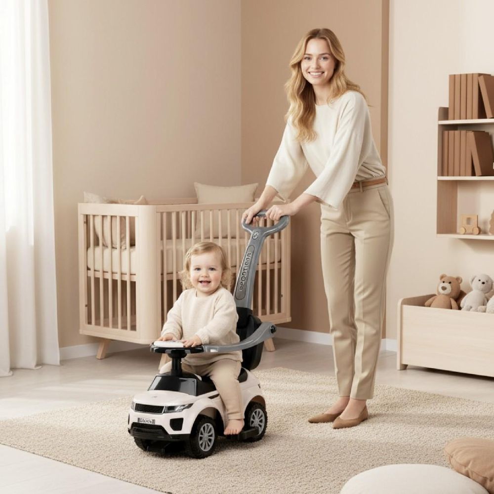 Parent poussant le porteur SUN BABY avec la barre de poussée.