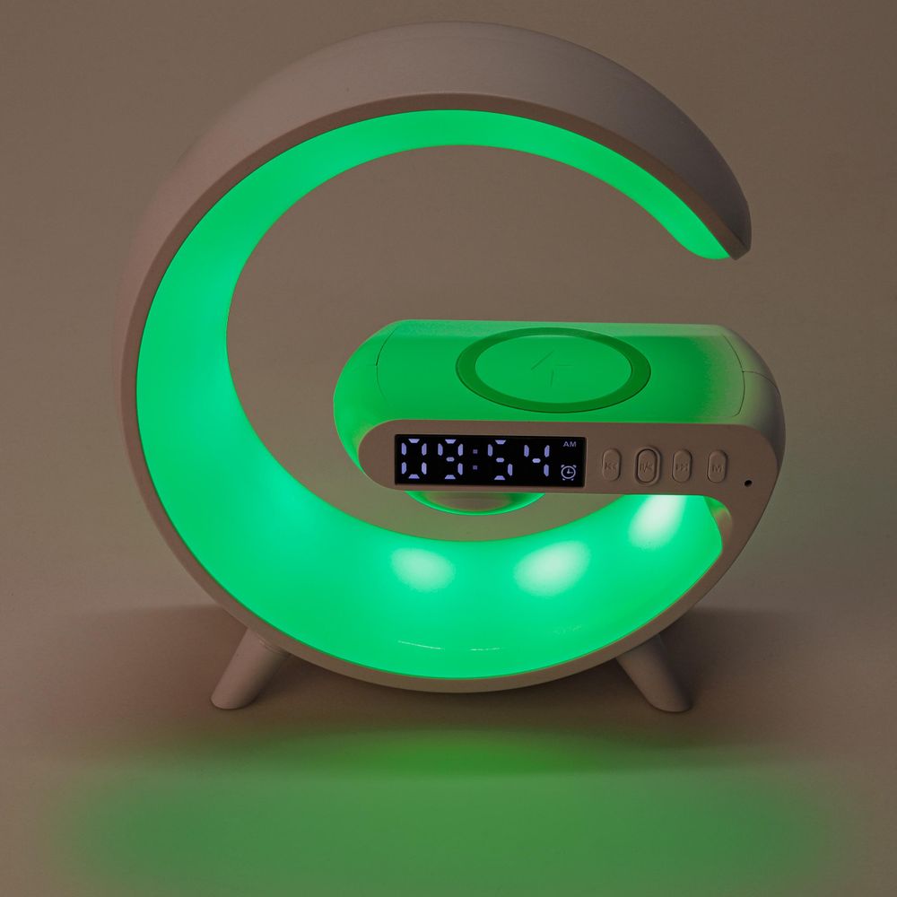 G-Lampe mit grünem Licht auf Tisch, moderne RGB-Lampe mit Uhr, Lautsprecher und Ladefunktion