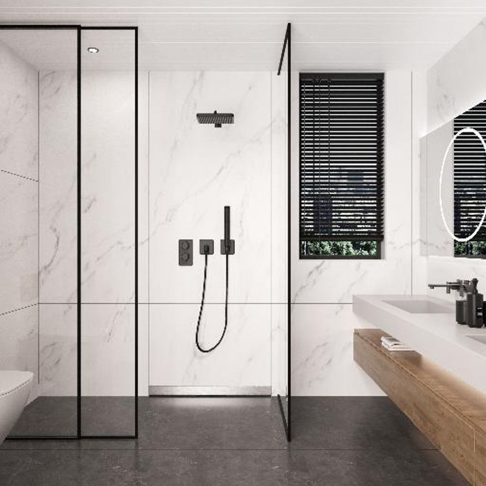 Minimalistisches Badezimmer mit linearer Wand-Duschrinne