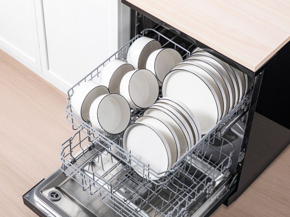 MALACASA, 18 tlg. Porzellan Geschirrset mit schwarzer Randlinie, Kombiservice Tafelservice mit je 6 Speiseteller, Dessertteller, Schale, cremeweiß