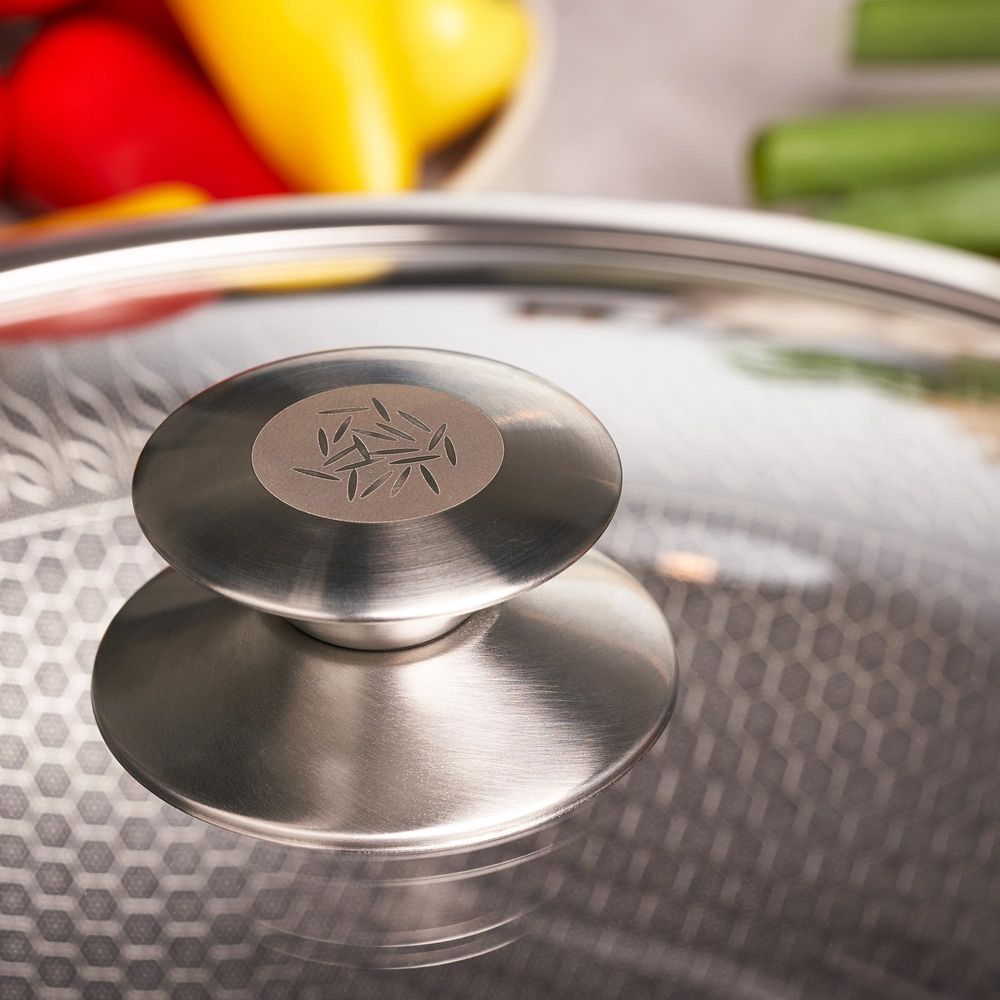 Reishunger Premium Wok aus Edelstahl - 32 cm Durchmesser - Mit Glasdeckel - Für alle Herdarten, Induktionsgeeignet - Antihaftbeschichtung