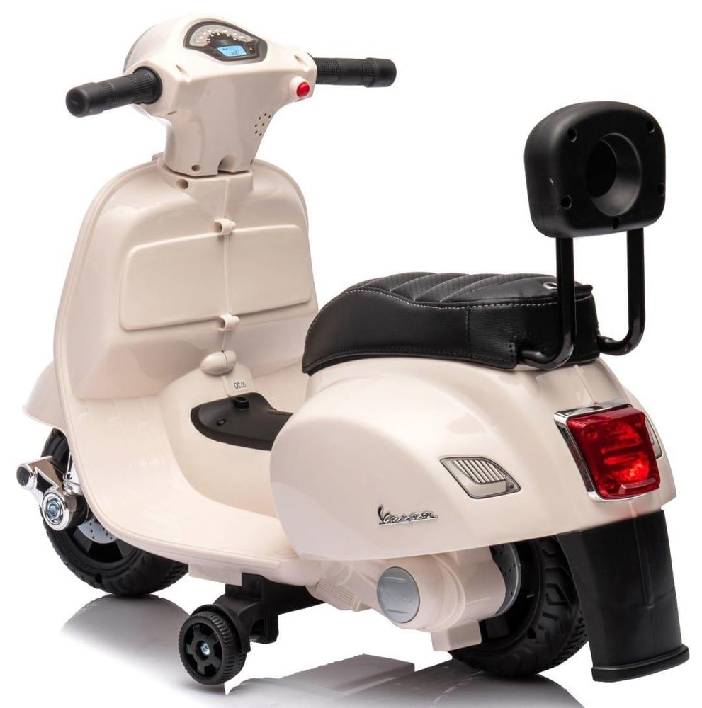 Dettaglio del sedile in ecopelle e schienale della Vespa elettrica