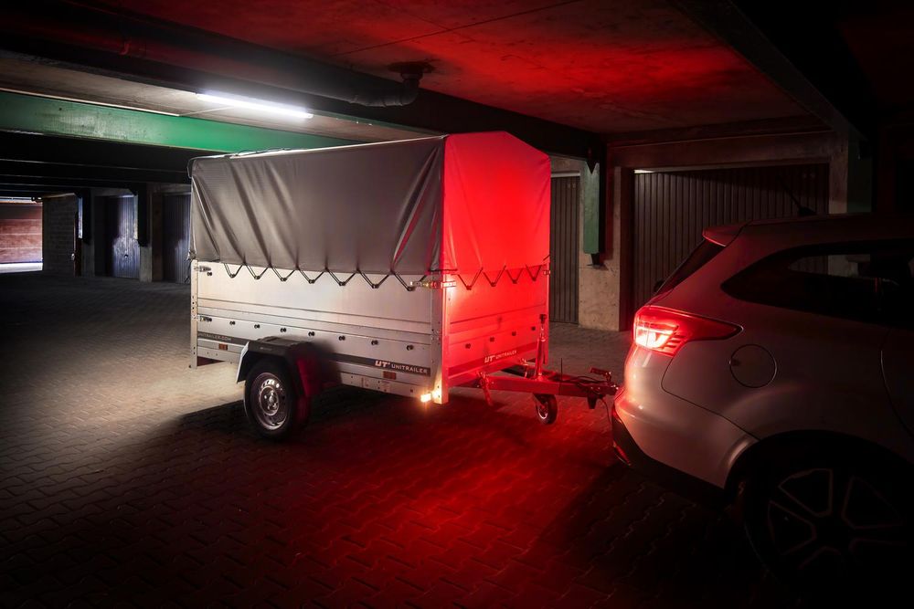 PKW-Anhänger 230x125 UNITRAILER GARDEN 230 KIPP mit Zusatzbordwändenund grauer Hochplane 80 cm
