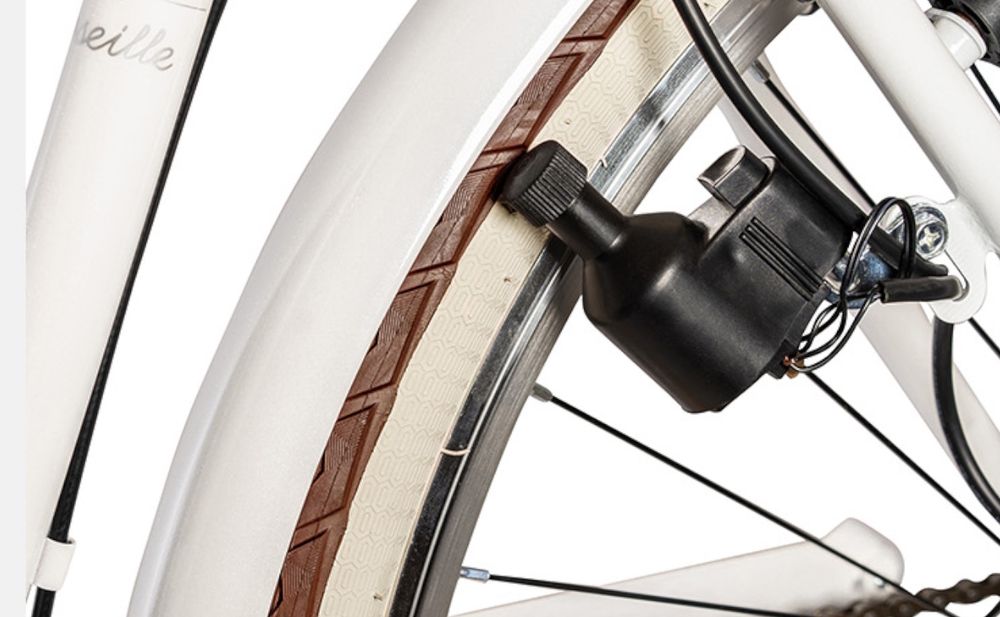 Bergsteiger Marseille 26 Zoll 28 Zoll Damenfahrrad, ab 150 cm, Korb aus Rattan, Fahrrad-Licht, Damen-Citybike, Damenrad im Retro-Design, 6 Gang Shimano Tourney Schaltung
