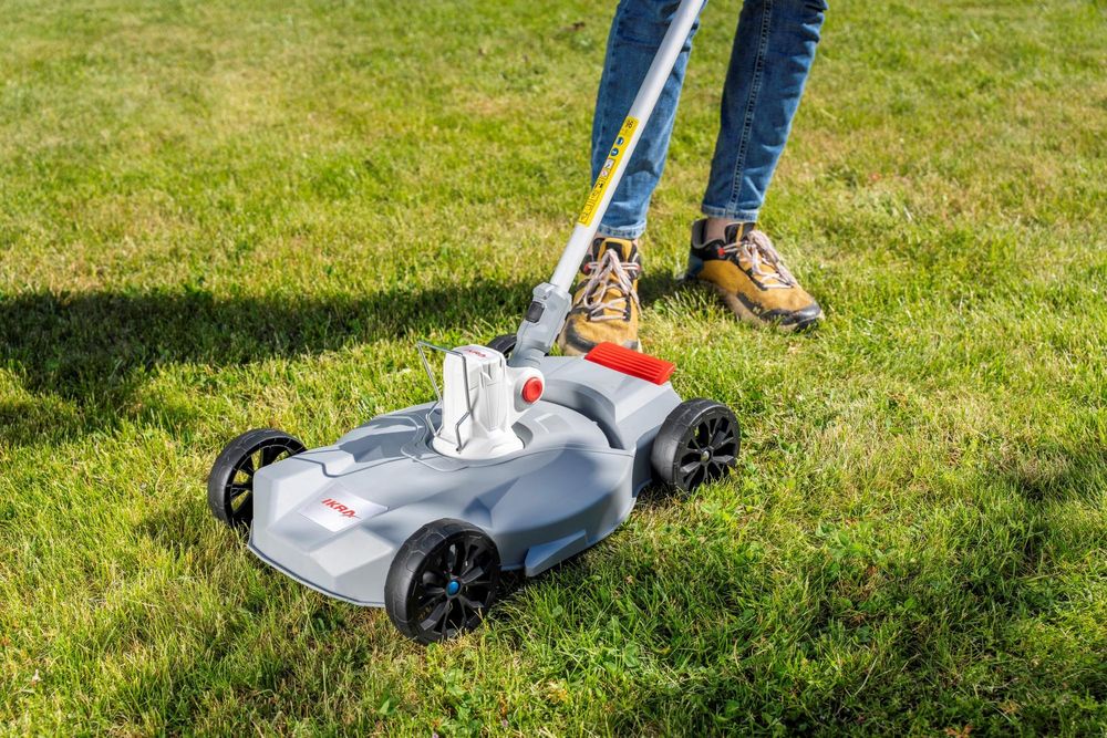 IKRA Akku Rasentrimmer & Mäher 2in1 IART 2030 F | 20V | 30 cm Schnittbreite | drehbarer Schneidkopf | inkl. 2 Ersatzspulen, Akku 2,0 Ah & Ladegerät