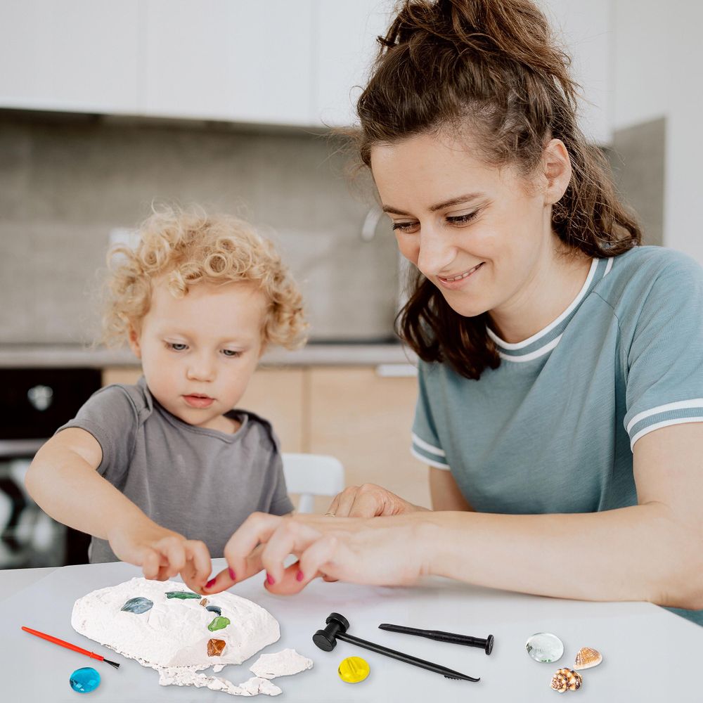Kinder entdecken Kristalle