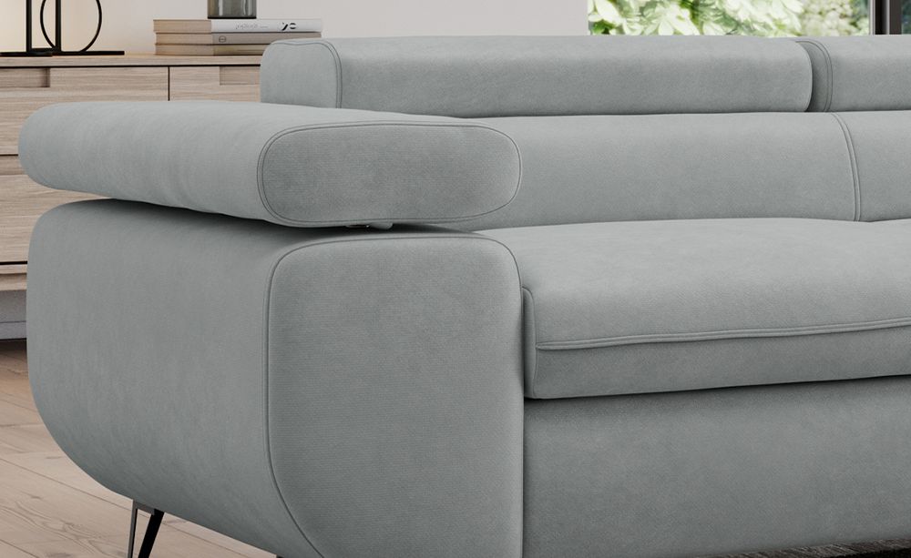 Zoomen Sie auf die Sitzfläche des Ecksofas. Sofa in hellgrau Samtstoff