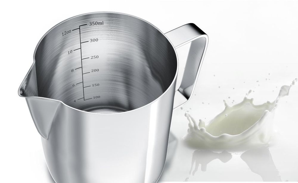 Arendo Edelstahl Milchkännchen mit Messskala - Milchkanne zum Aufschäumen von Milchschaum