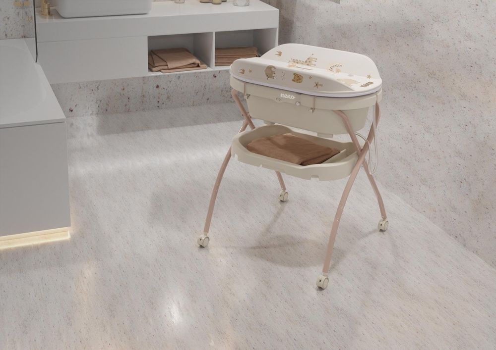 Klappbare Neno Breza Babybadewanne mit Wickeltisch, Rollen und Ablaufschlauch