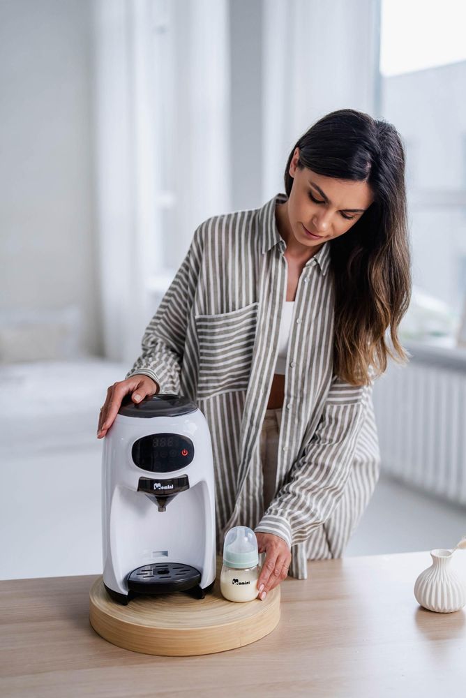 Ekspres do mleka modyfikowanego dla niemowląt 4 poziomy temperatury 980W automatyczne mieszanie – Momini Milk Formula Elite
